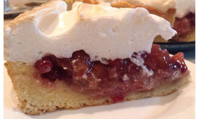 Рецепт яблочно-клюквенный тарт с меренгой