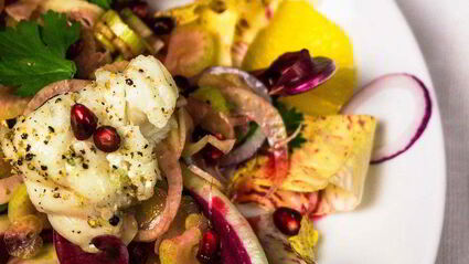 уверенная закуска из морского черта с гранатом и апельсином