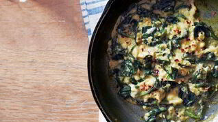 Яичница со шпинатом