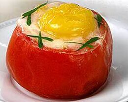 Яичница в помидорах