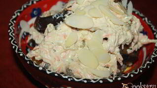 Закуска из баклажан с сыром, морковью и миндальными лепестками
