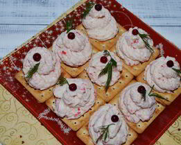 Закуска на крекере